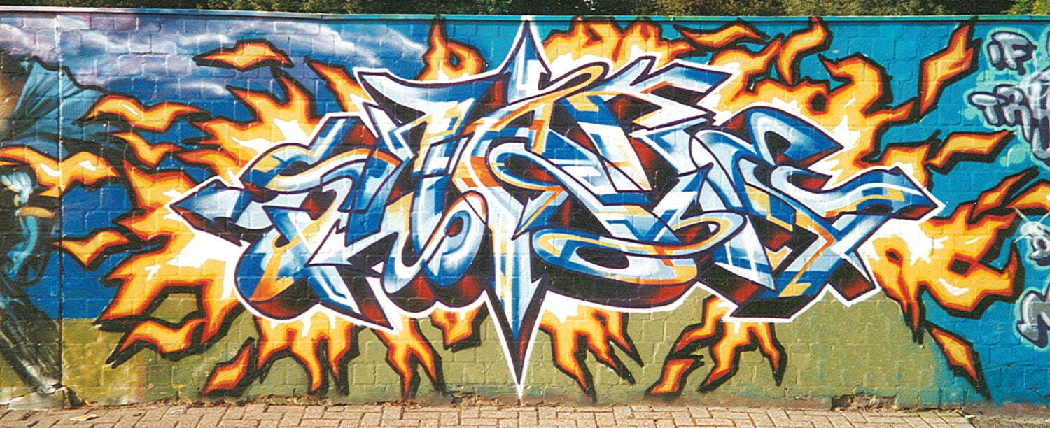 Graffiti auf einer Mauer im Garten von Germar